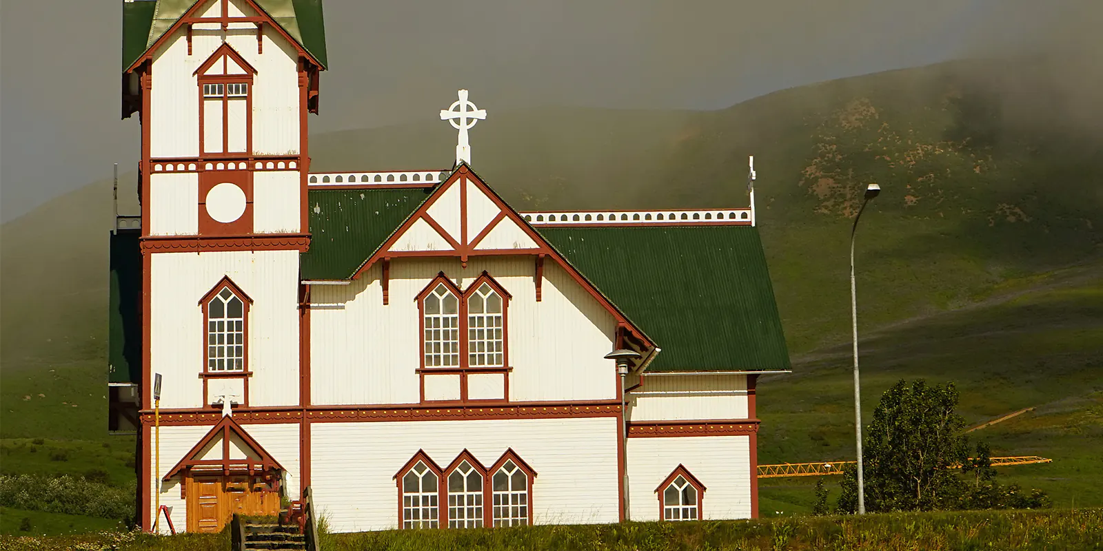 Foto della chiesa emblematica di Húsavík