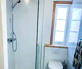 La salle de bain privée de l'hébergement